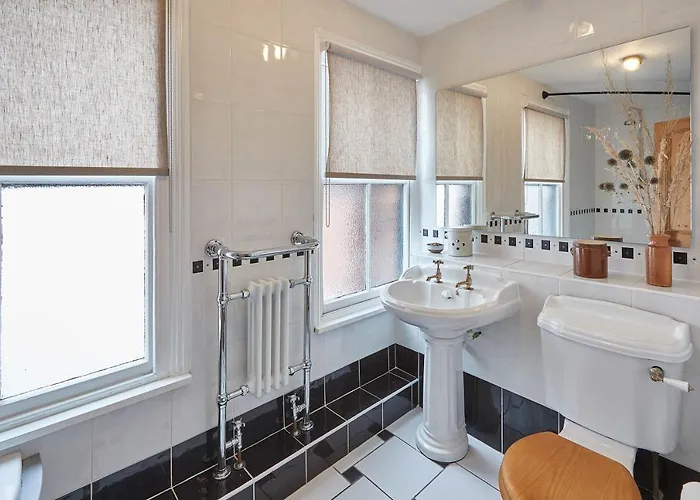 Host & - Emerald Nyaraló Saltburn-by-the-Sea